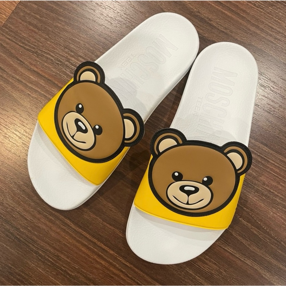 Moschino kids yellow slides. Brand new without tags.